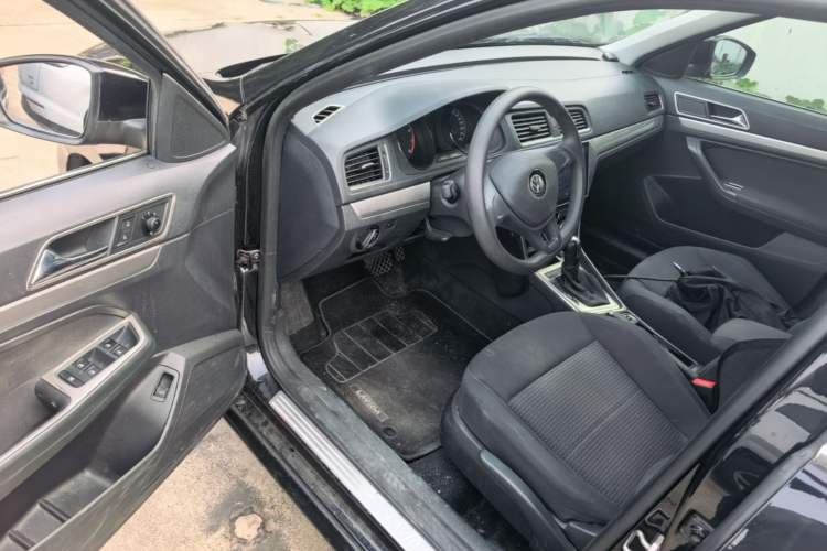 Used Volkswagen Lavida 2017 1.6L Automatic Fashion Edition Driver Seat
