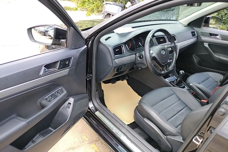 Used Volkswagen Lavida 2017 1.6L Manual Comfort Edition Driver Seat