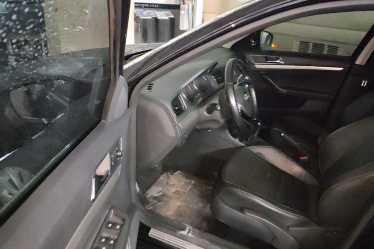 Used Volkswagen Lavida 2017 1.6L Manual Comfort Edition Driver Seat