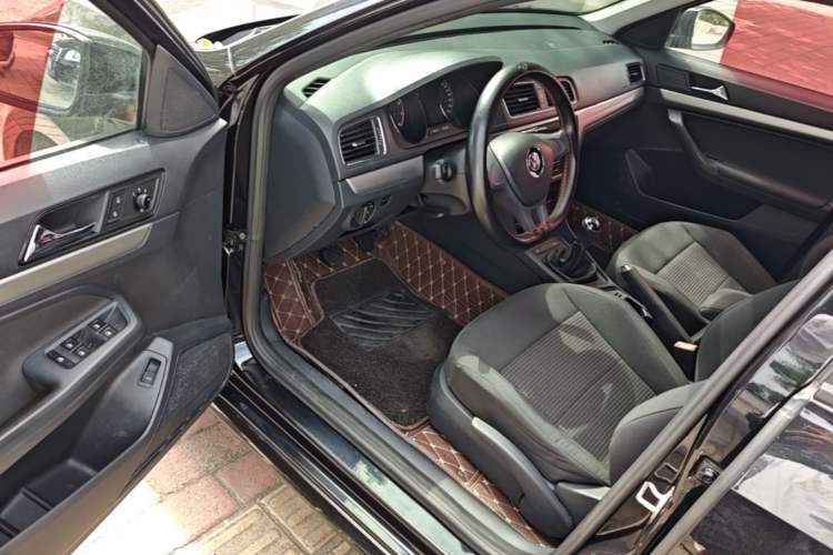 Used Volkswagen Lavida 2017 1.6L Manual Fashion Edition Driver Seat