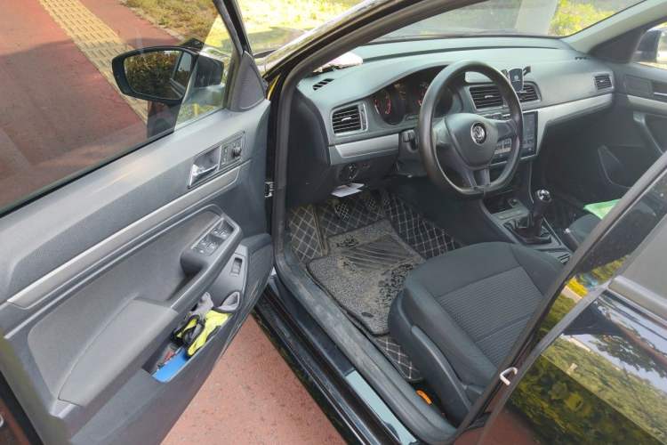Used Volkswagen Lavida 2017 1.6L Manual Fashion Edition Driver Seat