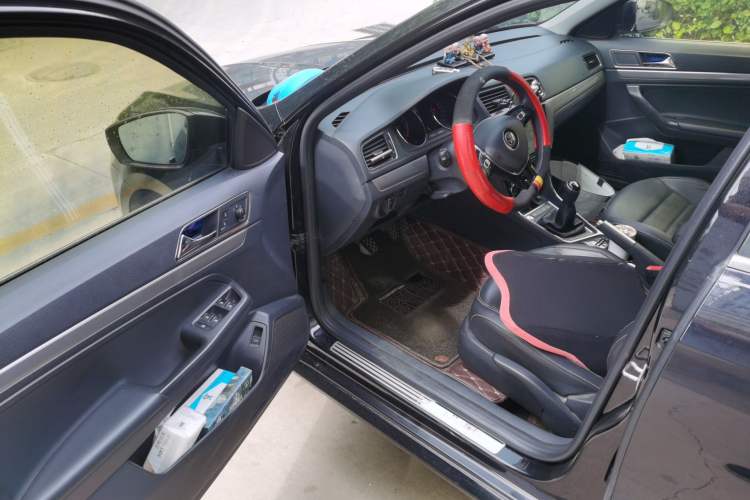 Used Volkswagen Lavida 2017 1.6L Manual Comfort Edition Driver Seat