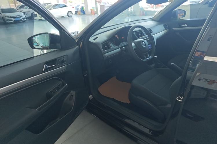 Used Volkswagen Lavida 2017 1.6L Automatic Fashion Edition Driver Seat