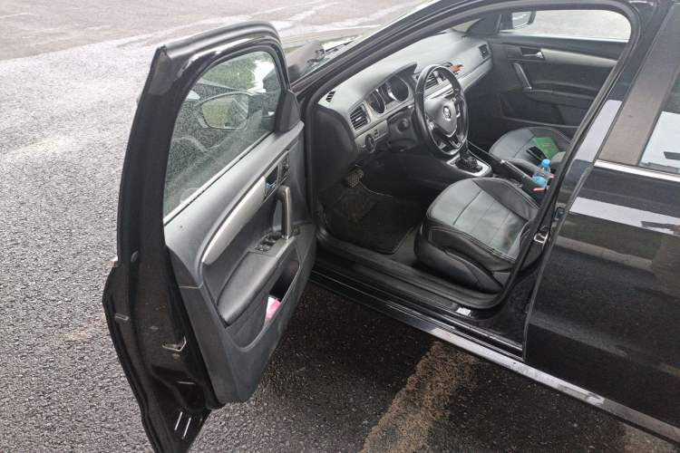 Used Volkswagen Lavida 2017 1.6L Automatic Fashion Edition Driver Seat