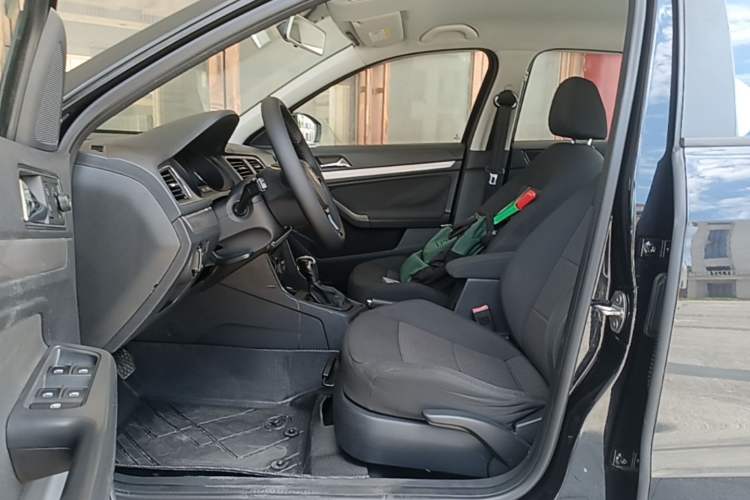 Used Volkswagen Lavida 2017 1.6L Automatic Fashion Edition Driver Seat