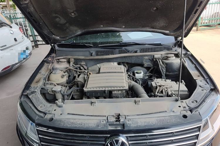 Used Volkswagen Lavida 2017 1.6L Manual Fashion Edition Engine Bay