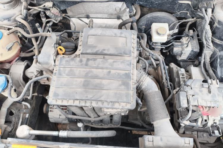 Used Volkswagen Lavida 2017 1.6L Automatic Comfort Edition Engine Bay