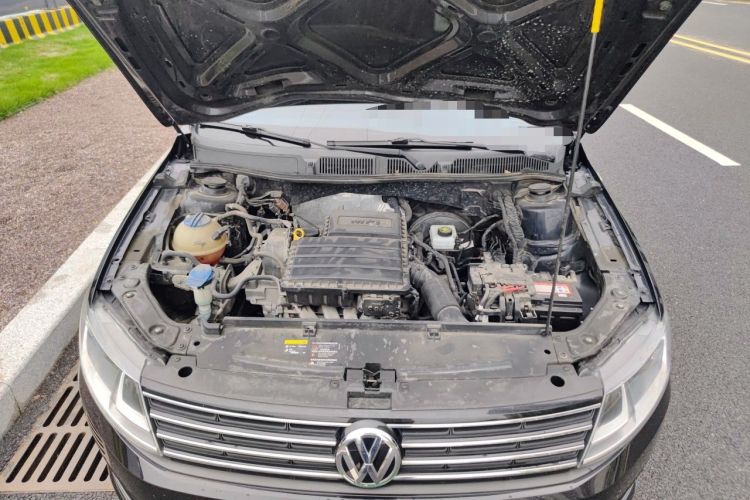 Used Volkswagen Lavida 2017 1.6L Automatic Fashion Edition Engine Bay