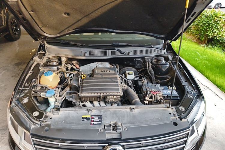Used Volkswagen Lavida 2017 1.6L Manual Comfort Edition Engine Bay