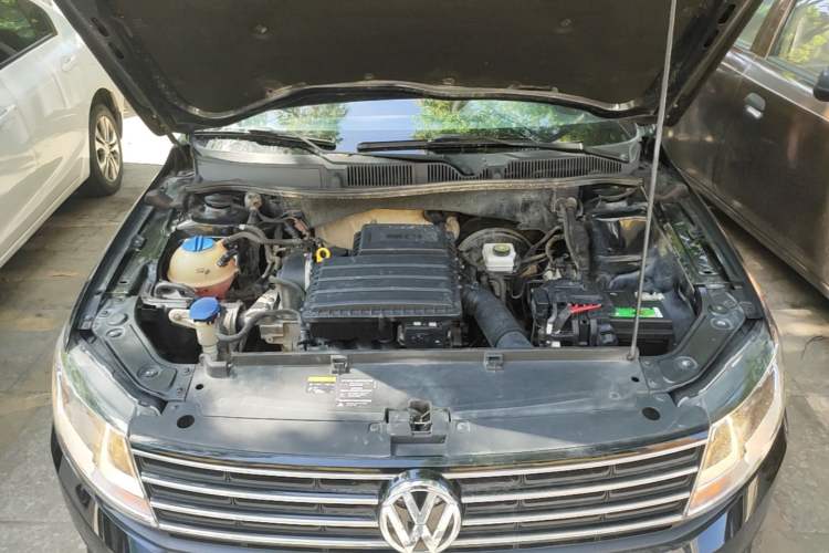 Used Volkswagen Lavida 2017 1.6L Manual Fashion Edition Engine Bay