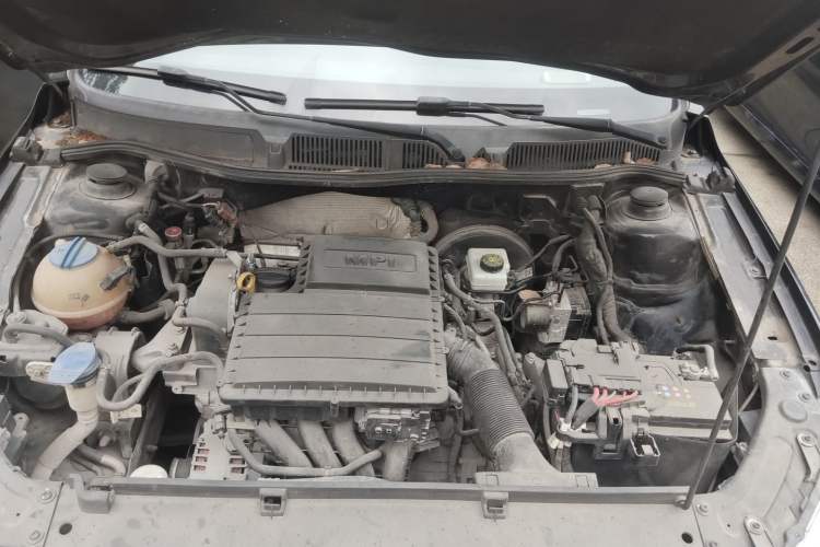 Used Volkswagen Lavida 2017 1.6L Automatic Fashion Edition Engine Bay