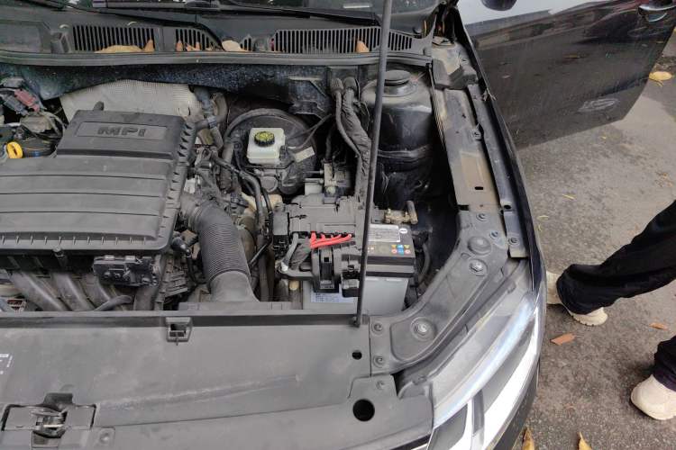 Used Volkswagen Lavida 2017 1.6L Automatic Fashion Edition Engine Bay Left
