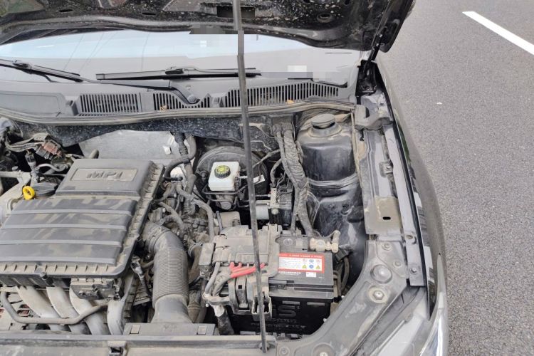 Used Volkswagen Lavida 2017 1.6L Automatic Fashion Edition Engine Bay Left