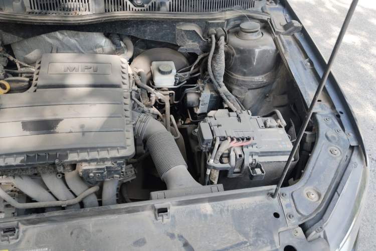 Used Volkswagen Lavida 2017 1.6L Manual Fashion Edition Engine Bay Left