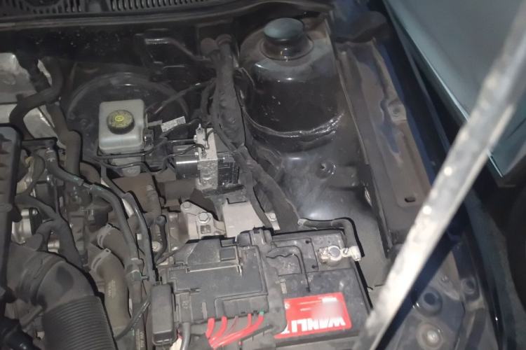 Used Volkswagen Lavida 2017 1.6L Automatic Comfort Edition Engine Bay Left