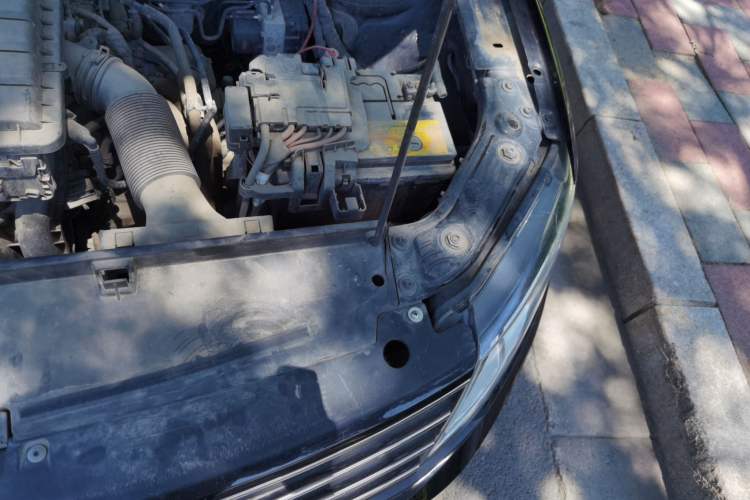 Used Volkswagen Lavida 2017 1.6L Automatic Fashion Edition Engine Bay Left