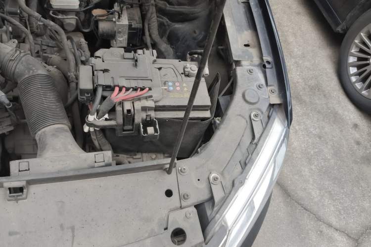 Used Volkswagen Lavida 2017 1.6L Automatic Fashion Edition Engine Bay Left