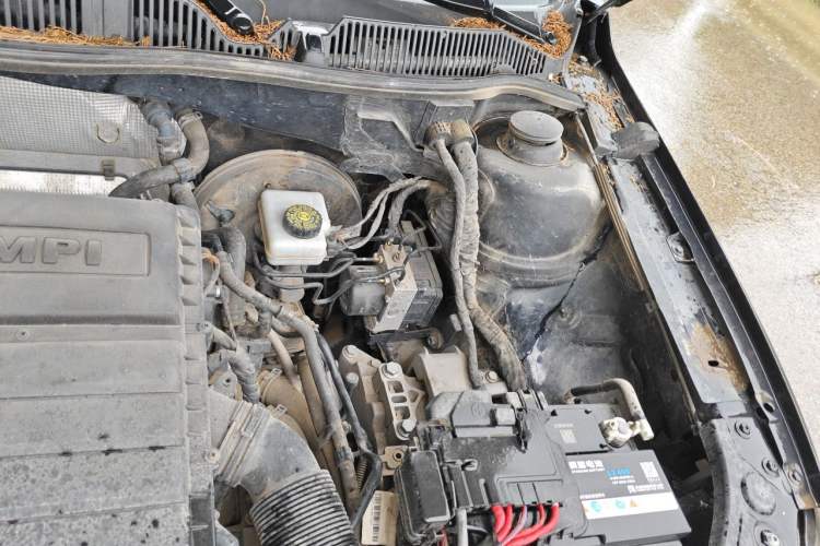 Used Volkswagen Lavida 2017 1.6L Automatic Fashion Edition Engine Bay Left