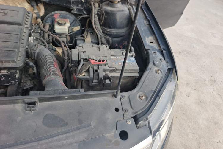 Used Volkswagen Lavida 2017 1.6L Automatic Comfort Edition Engine Bay Left