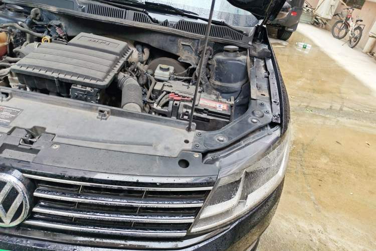 Used Volkswagen Lavida 2017 1.6L Manual Comfort Edition Engine Bay Left