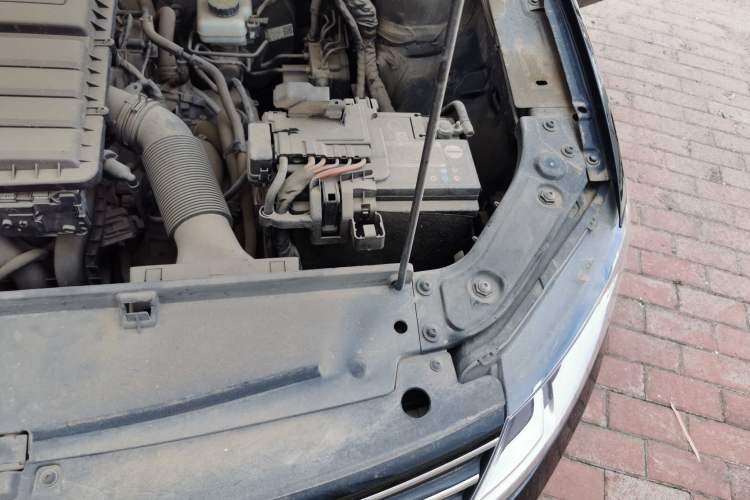 Used Volkswagen Lavida 2017 1.6L Automatic Comfort Edition Engine Bay Left