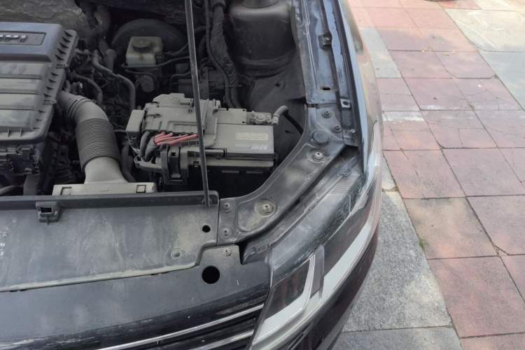 Used Volkswagen Lavida 2017 1.6L Manual Comfort Edition Engine Bay Left