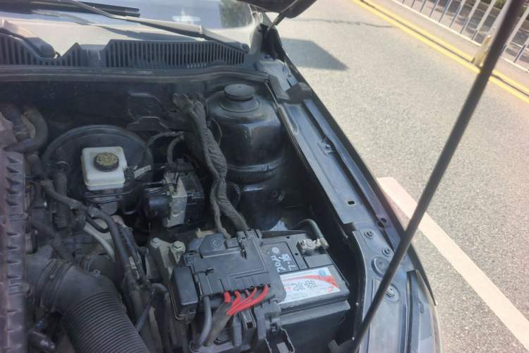 Used Volkswagen Lavida 2017 1.6L Automatic Comfort Edition Engine Bay Left