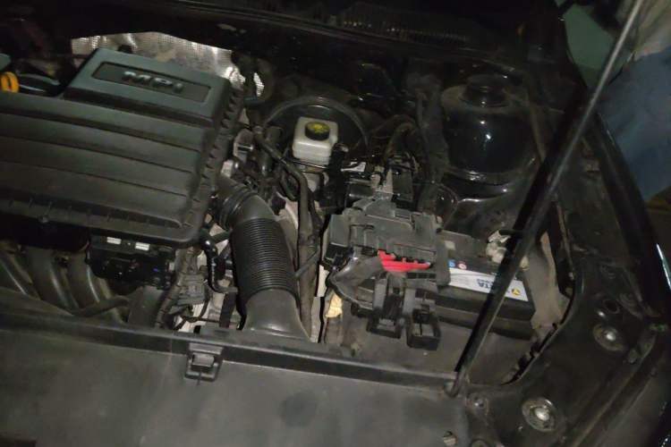 Used Volkswagen Lavida 2017 1.6L Automatic Comfort Edition Engine Bay Left