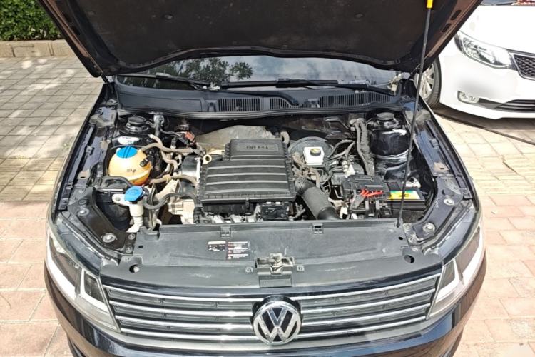 Used Volkswagen Lavida 2017 1.6L Manual Fashion Edition Engine Bay