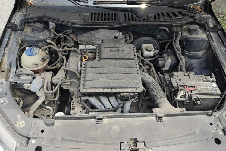 Used Volkswagen Lavida 2017 1.6L Automatic Comfort Edition Engine Bay