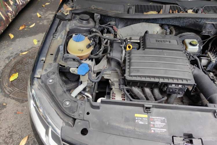 Used Volkswagen Lavida 2017 1.6L Automatic Fashion Edition Engine Bay Right