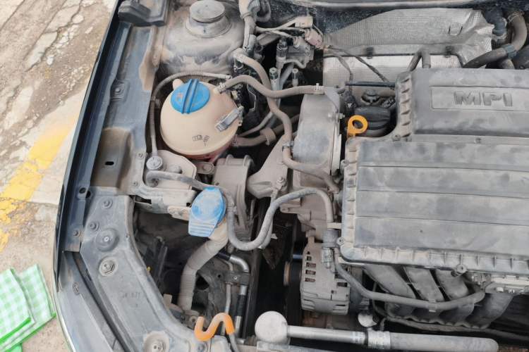 Used Volkswagen Lavida 2017 1.6L Automatic Comfort Edition Engine Bay Right