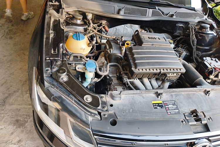 Used Volkswagen Lavida 2017 1.6L Manual Comfort Edition Engine Bay Right