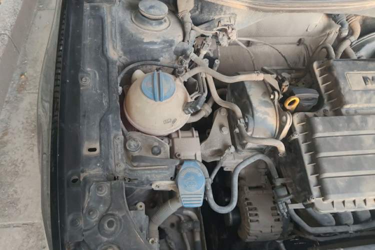 Used Volkswagen Lavida 2017 1.6L Manual Fashion Edition Engine Bay Right