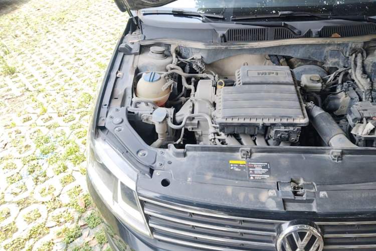 Used Volkswagen Lavida 2017 1.6L Manual Fashion Edition Engine Bay Right