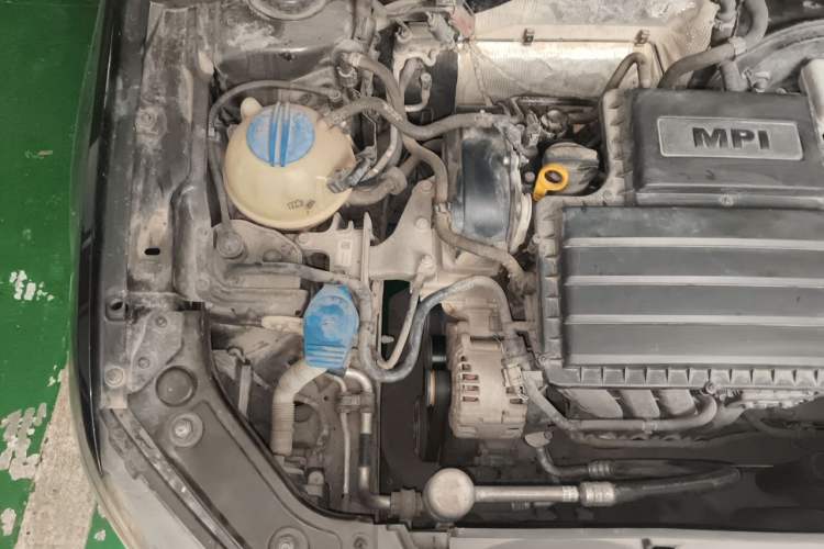 Used Volkswagen Lavida 2017 1.6L Automatic Fashion Edition Engine Bay Right