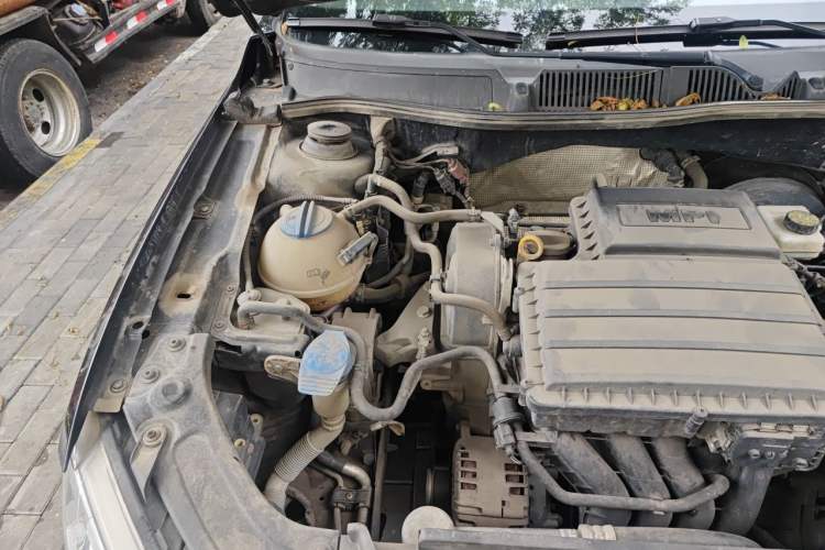 Used Volkswagen Lavida 2017 1.6L Automatic Comfort Edition Engine Bay Right