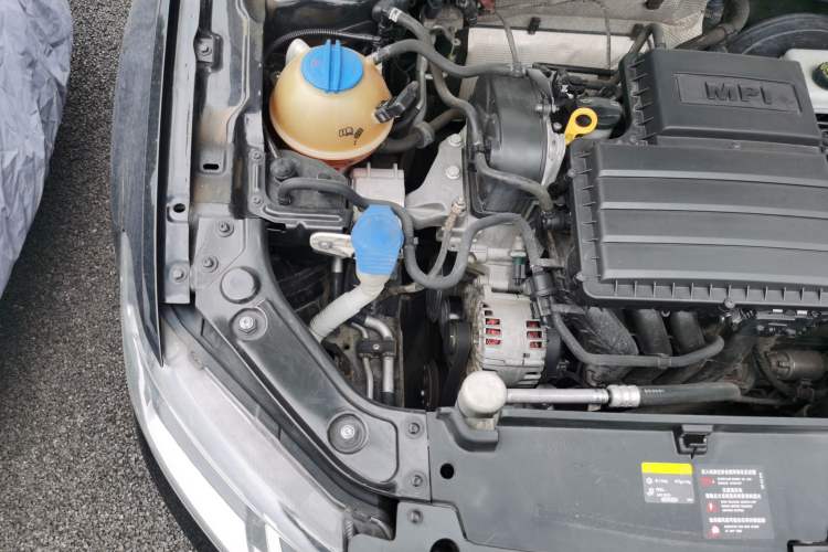 Used Volkswagen Lavida 2017 1.6L Automatic Comfort Edition Engine Bay Right