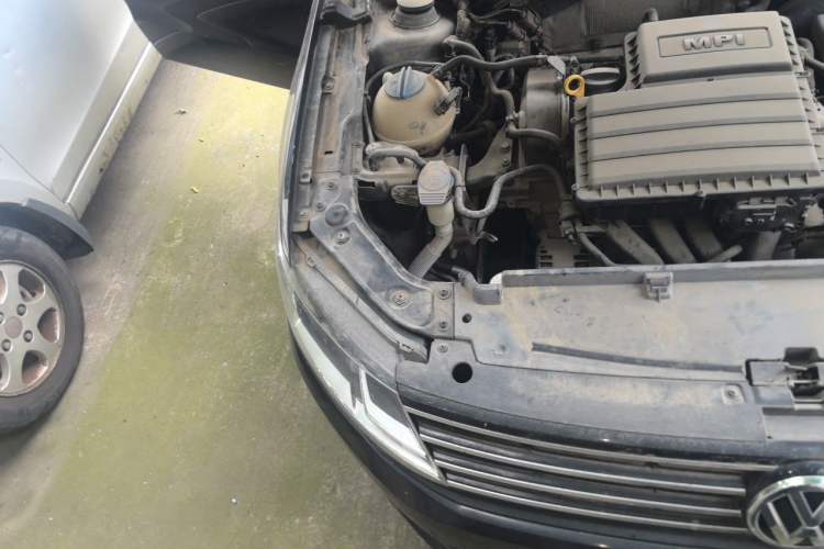 Used Volkswagen Lavida 2017 1.6L Manual Fashion Edition Engine Bay Right