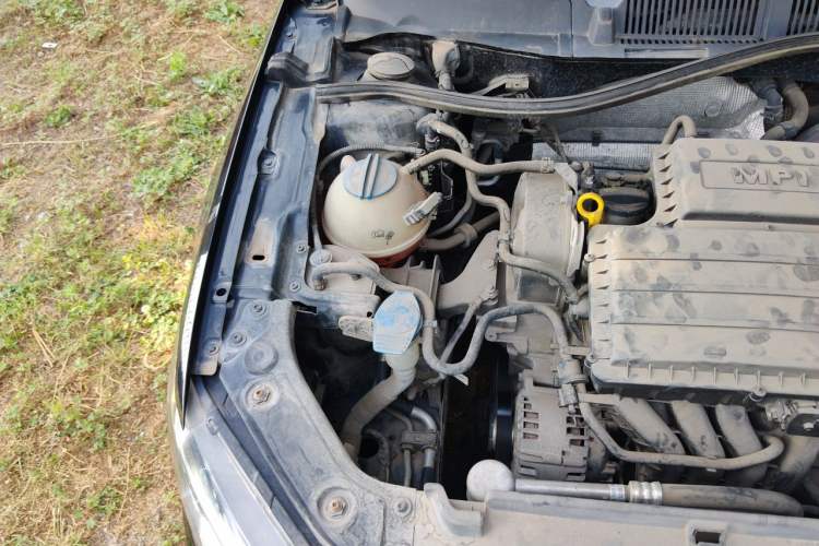 Used Volkswagen Lavida 2017 1.6L Manual Fashion Edition Engine Bay Right