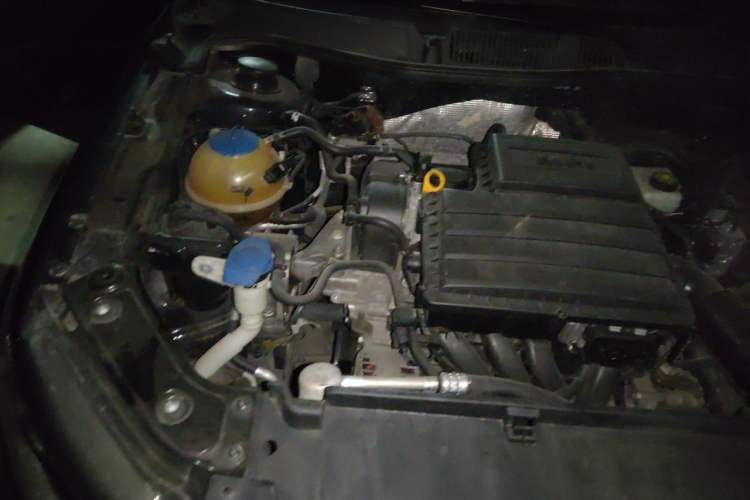 Used Volkswagen Lavida 2017 1.6L Automatic Comfort Edition Engine Bay Right
