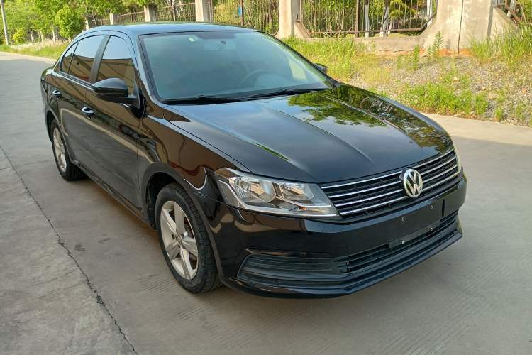 Used Volkswagen Lavida 2017 1.6L Automatic Fashion Edition Exterior 2