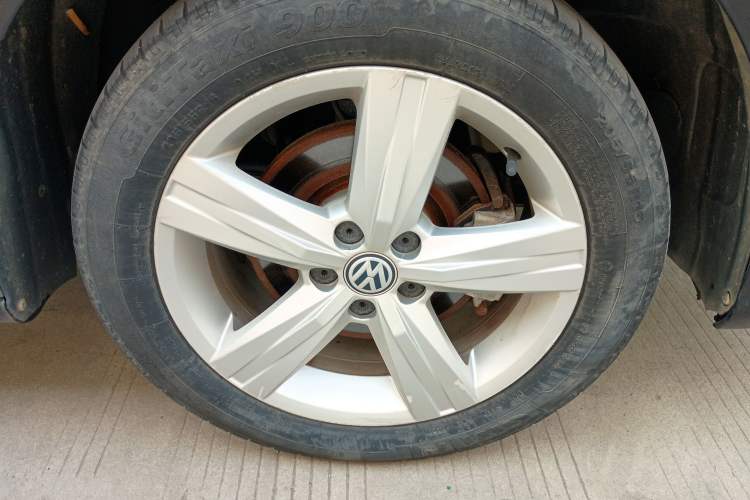 Used Volkswagen Lavida 2017 1.6L Automatic Fashion Edition Exterior 3