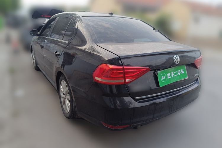 Used Volkswagen Lavida 2017 1.6L Manual Comfort Edition Exterior 3