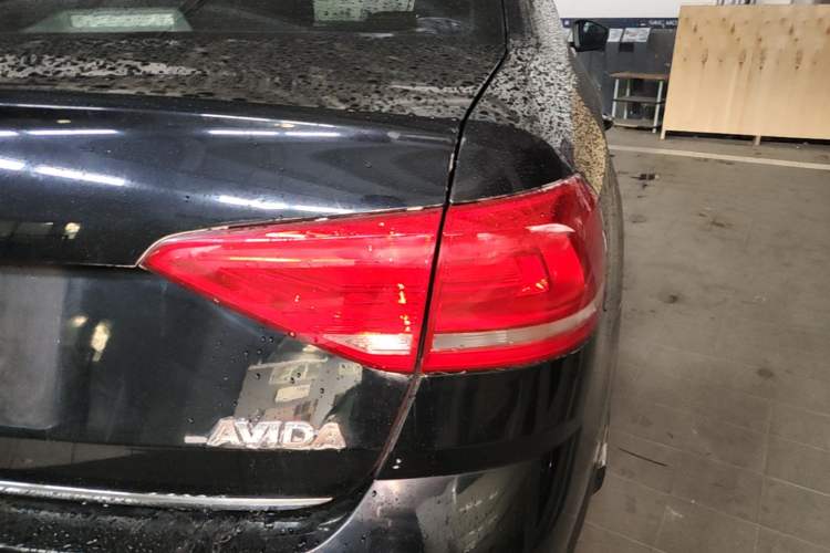 Used Volkswagen Lavida 2017 1.6L Manual Comfort Edition Exterior 3