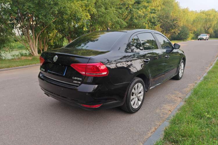 Used Volkswagen Lavida 2017 230TSI DSG Comfort Edition Exterior 4