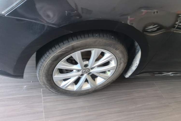 Used Volkswagen Lavida 2017 230TSI DSG Comfort Edition Exterior 4