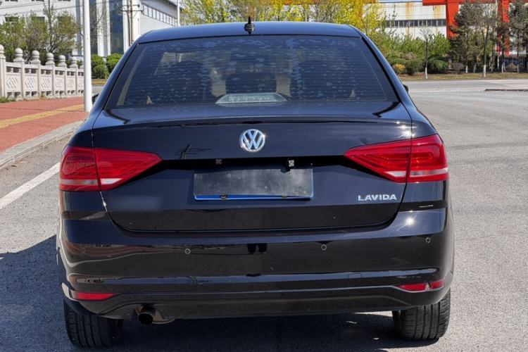Used Volkswagen Lavida 2017 1.6L Automatic Fashion Edition Exterior 4