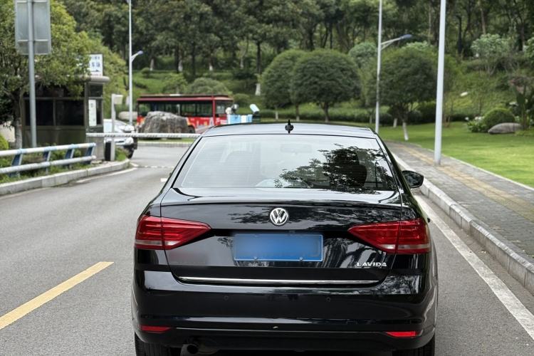 Used Volkswagen Lavida 2017 1.6L Automatic Comfort Edition Exterior 5