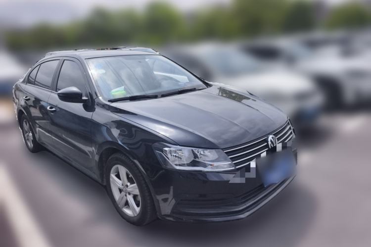 Used Volkswagen Lavida 2017 1.6L Automatic Fashion Edition Front Right 45 Deg